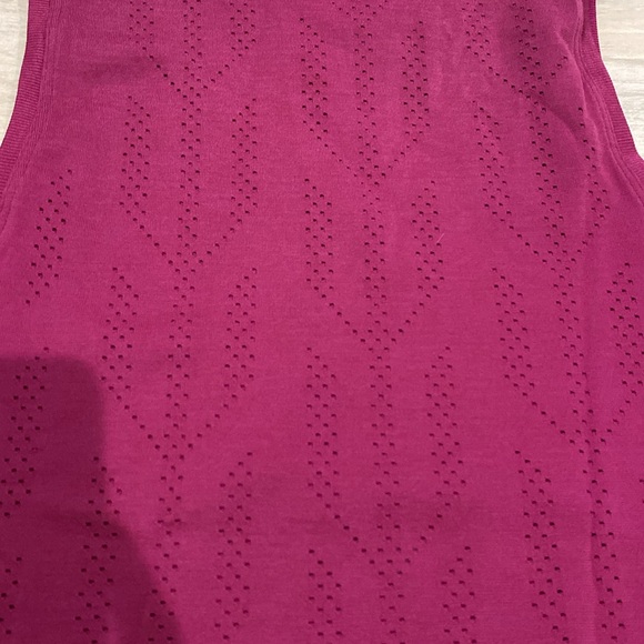 Rare Lululemon Tank Top - Color Magenta - Size 6 - Picture 4 of 5